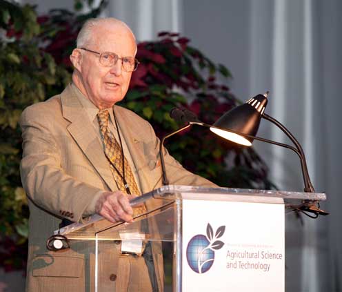 Twórca zielonej rewolucji, noblista Profesor Norman Borlaug.